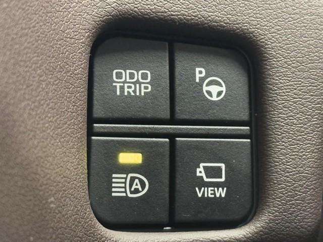 クラウンハイブリッド Ｇ　本革シート　アルミ　ＬＥＤヘッド　キーフリー　記録簿　アイドリングストップ　横滑り防止機能　ＤＶＤ　ＥＴＣ　オートエアコン　ＡＵＸ　ＡＢＳ　メモリナビ　盗難防止装置　エアバッグ　ＡＣ１００Ｖ　ドラレコ（13枚目）