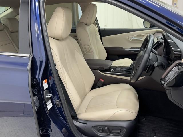 クラウンハイブリッド Ｇ　本革シート　アルミ　ＬＥＤヘッド　キーフリー　記録簿　アイドリングストップ　横滑り防止機能　ＤＶＤ　ＥＴＣ　オートエアコン　ＡＵＸ　ＡＢＳ　メモリナビ　盗難防止装置　エアバッグ　ＡＣ１００Ｖ　ドラレコ（17枚目）