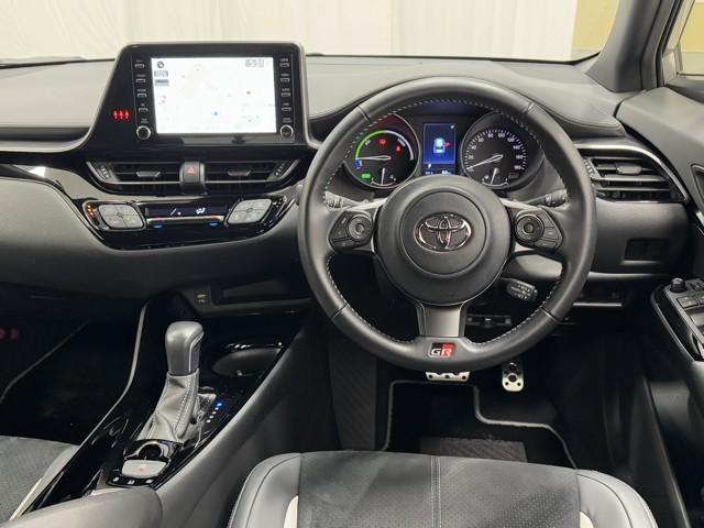 Ｃ－ＨＲ Ｓ　ＧＲスポーツ　点検記録簿　ＡＣ１００Ｖ　バックガイドモニター　ＬＥＤヘッドライト　フルセグＴＶ　クルコン　ドライブレコーダ　ナビ＆ＴＶ　スマートキー　ＥＴＣ　ＥＳＣ　オートエアコン　キーレス　エアバッグ　ＡＷ（4枚目）