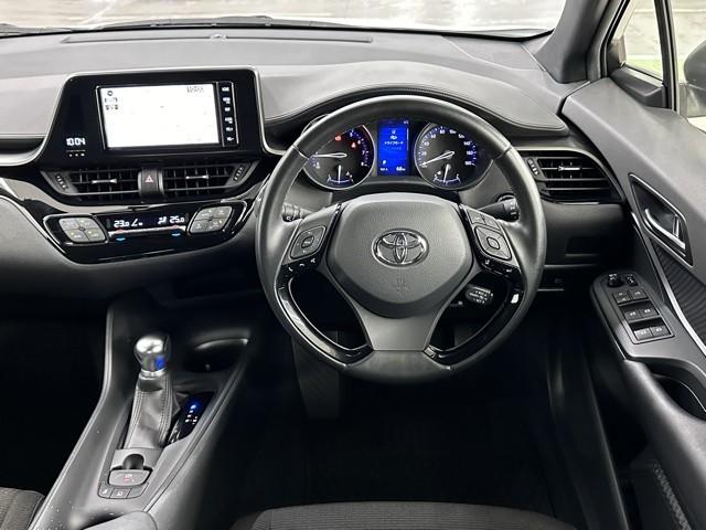 C-HR S-T LEDパッケージ ESC ドラレコ付き LEDヘッドライト スマートキー イモビライザー カーテンエアバック 衝突軽減システム メモリナビ エアコン ミュージックプレイヤー接続可 ETC 記録簿 DVD エアバッグ(4枚目)