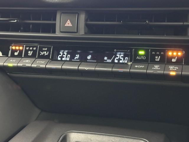 クラウンクロスオーバー Gレザーパッケージ クルーズコントロール パワーシート バックモニター 記録簿 LEDヘッドランプ レザーシート ドラレコ ETC 100V電源 フルセグTV 4WD スマートキー 盗難防止装置 キーレス ABS(8枚目)