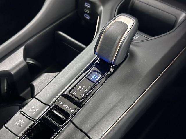 クラウンクロスオーバー Gレザーパッケージ クルーズコントロール パワーシート バックモニター 記録簿 LEDヘッドランプ レザーシート ドラレコ ETC 100V電源 フルセグTV 4WD スマートキー 盗難防止装置 キーレス ABS(9枚目)