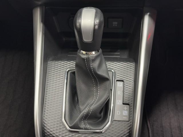 ライズ Ｚ　誤発進抑制機能　エアコン　スマートキー＆プッシュスタート　地デジＴＶ　ドライブレコーダ　ＶＳＡ　盗難防止装置　ミュージックプレイヤー接続可　アイドリングストップ機能　クルコン　バックモニター　キーレス（12枚目）