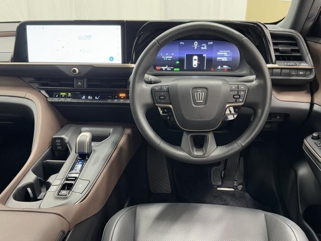 クラウンクロスオーバー Ｇアドバンスド　衝突軽減装置　フルセグテレビ　クルコン　横滑防止装置　ドライブレコーダー　ＬＥＤヘッドライト　記録簿　Ｂカメラ　Ｐシート　ＥＴＣ　オートエアコン　ＡＣ１００Ｖ電源　ＡＵＸ　エアバッグ　４ＷＤ　キーレス（4枚目）