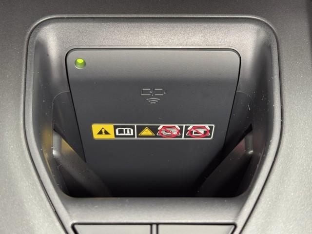 クラウンクロスオーバー Ｇアドバンスド　衝突軽減装置　フルセグテレビ　クルコン　横滑防止装置　ドライブレコーダー　ＬＥＤヘッドライト　記録簿　Ｂカメラ　Ｐシート　ＥＴＣ　オートエアコン　ＡＣ１００Ｖ電源　ＡＵＸ　エアバッグ　４ＷＤ　キーレス（9枚目）