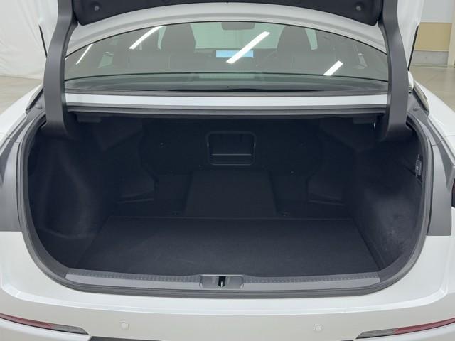 クラウンクロスオーバー Ｇアドバンスド　衝突軽減装置　フルセグテレビ　クルコン　横滑防止装置　ドライブレコーダー　ＬＥＤヘッドライト　記録簿　Ｂカメラ　Ｐシート　ＥＴＣ　オートエアコン　ＡＣ１００Ｖ電源　ＡＵＸ　エアバッグ　４ＷＤ　キーレス（17枚目）