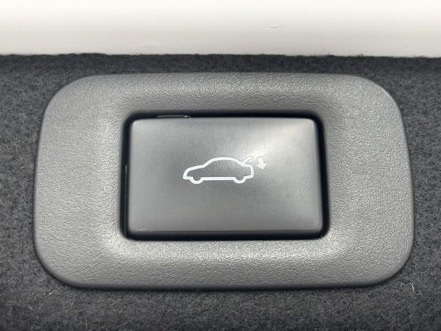 クラウンクロスオーバー Ｇアドバンスド　衝突軽減装置　フルセグテレビ　クルコン　横滑防止装置　ドライブレコーダー　ＬＥＤヘッドライト　記録簿　Ｂカメラ　Ｐシート　ＥＴＣ　オートエアコン　ＡＣ１００Ｖ電源　ＡＵＸ　エアバッグ　４ＷＤ　キーレス（18枚目）