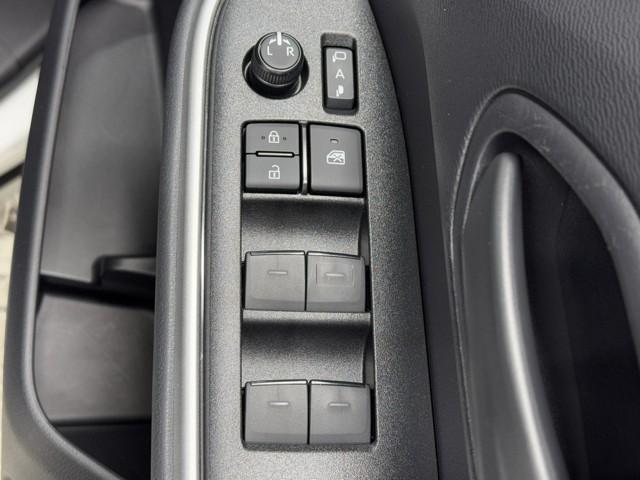 ノア ハイブリッドＳ－Ｇ　両電動ドア　衝突回避ブレーキ　ダブルエアコン　イモビ　クルコン　バックガイドモニター　横滑り防止装置　ＬＥＤヘッドライト　ドライブレコーダー　キーレス　スマートキー　３列シート　アイドリングストップ（8枚目）