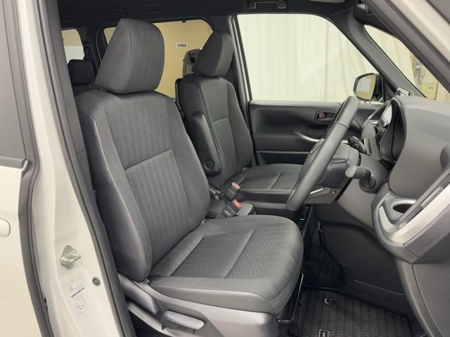 ノア ハイブリッドＳ－Ｇ　両電動ドア　衝突回避ブレーキ　ダブルエアコン　イモビ　クルコン　バックガイドモニター　横滑り防止装置　ＬＥＤヘッドライト　ドライブレコーダー　キーレス　スマートキー　３列シート　アイドリングストップ（14枚目）