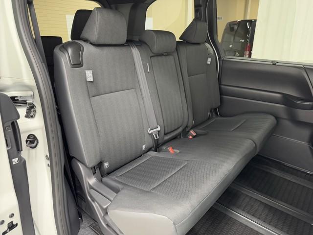 ノア ハイブリッドＳ－Ｇ　両電動ドア　衝突回避ブレーキ　ダブルエアコン　イモビ　クルコン　バックガイドモニター　横滑り防止装置　ＬＥＤヘッドライト　ドライブレコーダー　キーレス　スマートキー　３列シート　アイドリングストップ（15枚目）