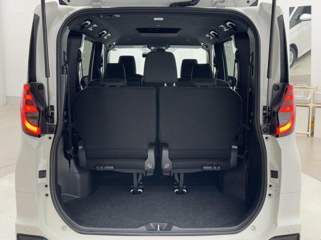 ノア ハイブリッドＳ－Ｇ　両電動ドア　衝突回避ブレーキ　ダブルエアコン　イモビ　クルコン　バックガイドモニター　横滑り防止装置　ＬＥＤヘッドライト　ドライブレコーダー　キーレス　スマートキー　３列シート　アイドリングストップ（16枚目）