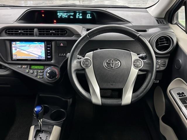 アクア Ｇ　バックモニタ　セキュリティー　メンテナンスノート　デュアルエアバック　ナビＴＶ　Ｉ－ＳＴＯＰ　パワーウィンドウ　サイドエアバッグ　地デジ　ＥＳＣ　ＡＴエアコン　ＡＢＳ　パワーステアリング　アルミ（4枚目）