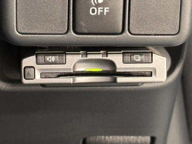 アクア Ｇ　バックモニタ　セキュリティー　メンテナンスノート　デュアルエアバック　ナビＴＶ　Ｉ－ＳＴＯＰ　パワーウィンドウ　サイドエアバッグ　地デジ　ＥＳＣ　ＡＴエアコン　ＡＢＳ　パワーステアリング　アルミ（8枚目）