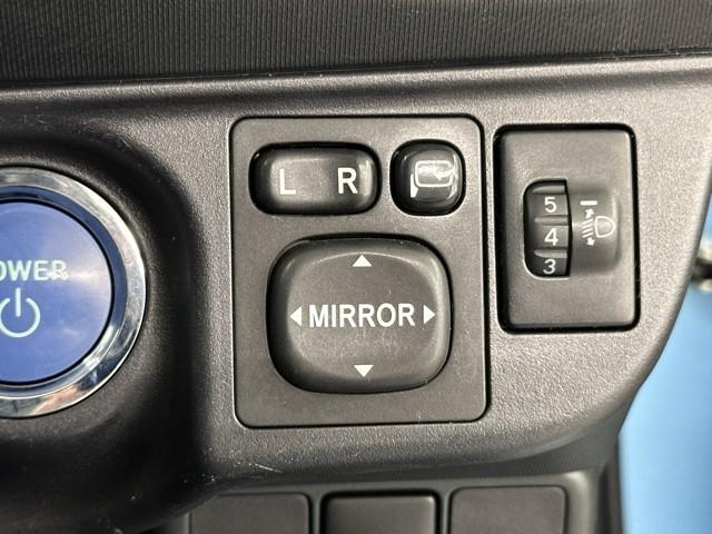 アクア Ｇ　バックモニタ　セキュリティー　メンテナンスノート　デュアルエアバック　ナビＴＶ　Ｉ－ＳＴＯＰ　パワーウィンドウ　サイドエアバッグ　地デジ　ＥＳＣ　ＡＴエアコン　ＡＢＳ　パワーステアリング　アルミ（13枚目）