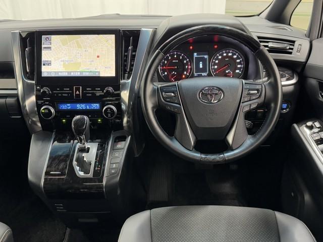 アルファード ２．５Ｓ　タイプゴールド　イモビ　バックモニタ－　ＬＥＤランプ　ＷＳＲ　リアオートエアコン　点検記録簿　ドライブレコーダ　エアコン　ＤＶＤプレーヤー　横滑防止装置　ＡＣ１００Ｖ電源　アルミ　パワーウィンドウ　ＡＢＳ　キーレス（4枚目）