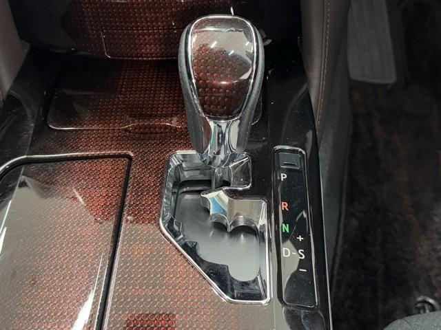 クラウンハイブリッド ロイヤルサルーン　点検記録簿　ＴＣフルセグナビ　Ｂカメラ　ＬＥＤライト　ＤＶＤ再生　盗難防止システム　スマキー　オートクルーズコントロール　パワーシートヒーター　ＥＴＣ　アイスト　アルミホイール　カーテンエアバッグ（11枚目）