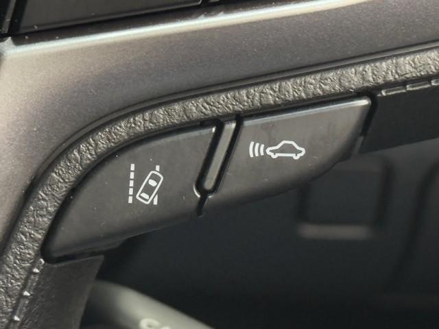 クラウンハイブリッド ロイヤルサルーン　点検記録簿　ＴＣフルセグナビ　Ｂカメラ　ＬＥＤライト　ＤＶＤ再生　盗難防止システム　スマキー　オートクルーズコントロール　パワーシートヒーター　ＥＴＣ　アイスト　アルミホイール　カーテンエアバッグ（13枚目）