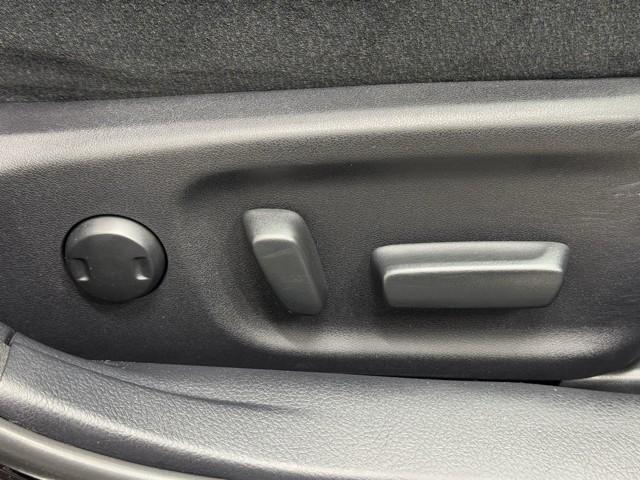 クラウンハイブリッド ロイヤルサルーン　点検記録簿　ＴＣフルセグナビ　Ｂカメラ　ＬＥＤライト　ＤＶＤ再生　盗難防止システム　スマキー　オートクルーズコントロール　パワーシートヒーター　ＥＴＣ　アイスト　アルミホイール　カーテンエアバッグ（15枚目）