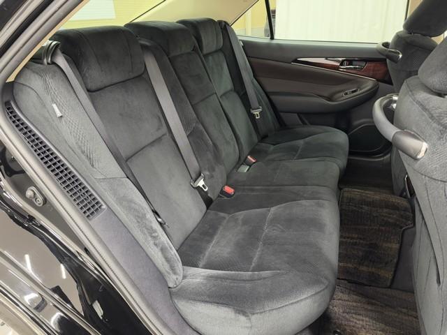 クラウンハイブリッド ロイヤルサルーン　点検記録簿　ＴＣフルセグナビ　Ｂカメラ　ＬＥＤライト　ＤＶＤ再生　盗難防止システム　スマキー　オートクルーズコントロール　パワーシートヒーター　ＥＴＣ　アイスト　アルミホイール　カーテンエアバッグ（17枚目）