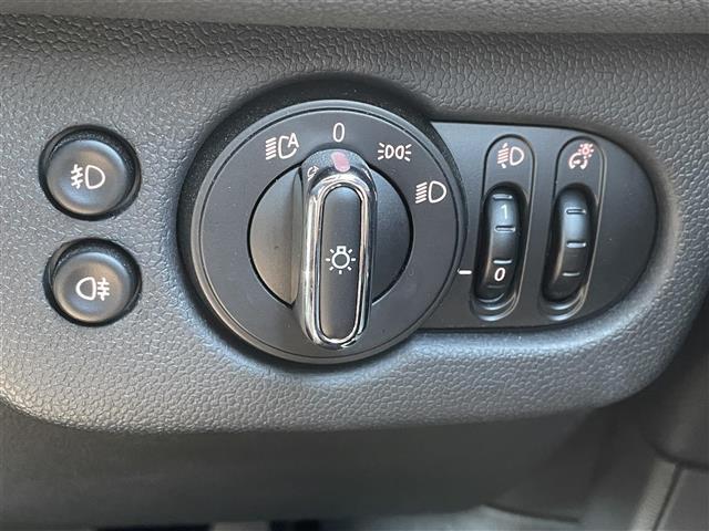 ＭＩＮＩ クーパーＳＤ　クラブマン　・整備記録簿（Ｒ５－Ｒ７）・純正ナビ（ＡＭ／ＦＭ／ＢＴ）・バックカメラ・純正ドライブレコーダー（前後）・ＥＴＣ２．０・ステアリングリモコン・インテリジェントセーフティ（6枚目）