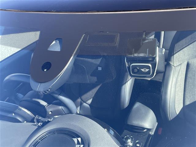 ＭＩＮＩ クーパーＳＤ　クラブマン　・整備記録簿（Ｒ５－Ｒ７）・純正ナビ（ＡＭ／ＦＭ／ＢＴ）・バックカメラ・純正ドライブレコーダー（前後）・ＥＴＣ２．０・ステアリングリモコン・インテリジェントセーフティ（8枚目）