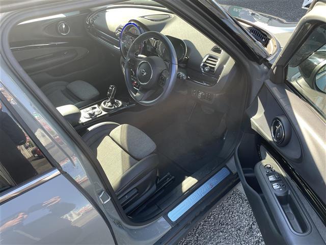 ＭＩＮＩ クーパーＳＤ　クラブマン　・整備記録簿（Ｒ５－Ｒ７）・純正ナビ（ＡＭ／ＦＭ／ＢＴ）・バックカメラ・純正ドライブレコーダー（前後）・ＥＴＣ２．０・ステアリングリモコン・インテリジェントセーフティ（19枚目）