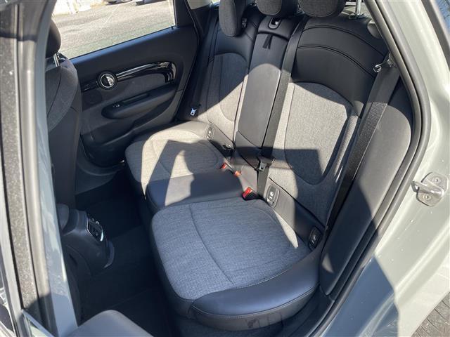 ＭＩＮＩ クーパーＳＤ　クラブマン　・整備記録簿（Ｒ５－Ｒ７）・純正ナビ（ＡＭ／ＦＭ／ＢＴ）・バックカメラ・純正ドライブレコーダー（前後）・ＥＴＣ２．０・ステアリングリモコン・インテリジェントセーフティ（27枚目）