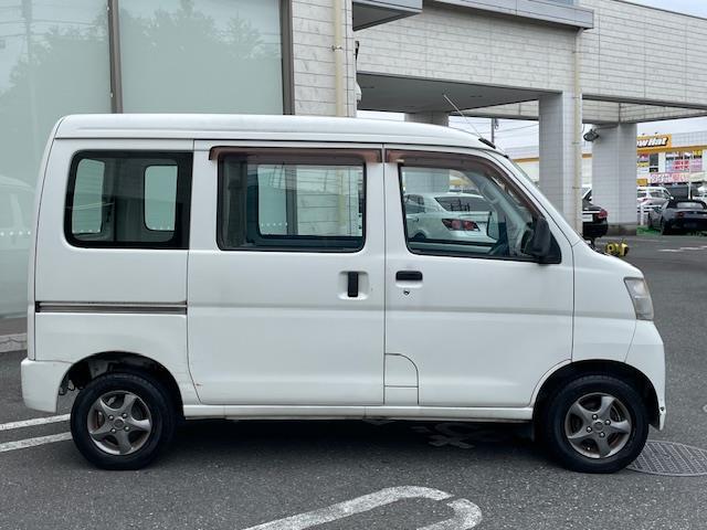 ピクシスバン スペシャル　ワンオーナー　ＡＭ／ＦＭラジオ　ドアバイザー　スライドドア　スペアキー×２　純正フロアマット　パワーステアリング　ＡＢＳ（4枚目）