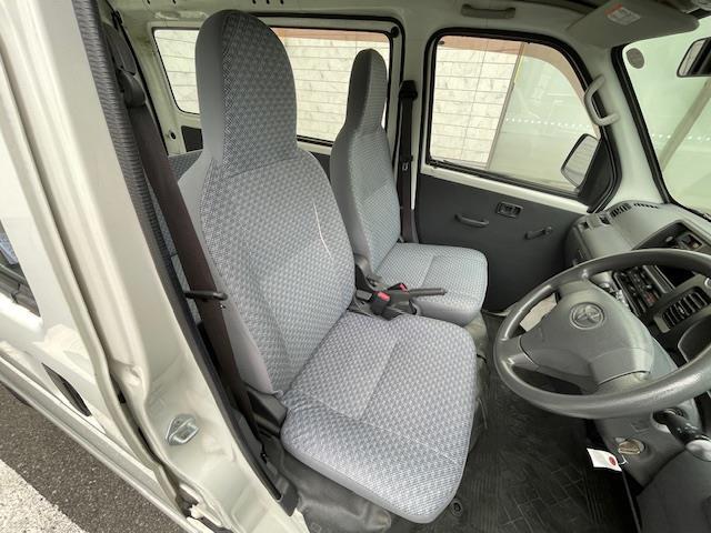 ピクシスバン スペシャル　ワンオーナー　ＡＭ／ＦＭラジオ　ドアバイザー　スライドドア　スペアキー×２　純正フロアマット　パワーステアリング　ＡＢＳ（12枚目）