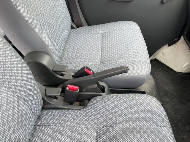 ピクシスバン スペシャル　ワンオーナー　ＡＭ／ＦＭラジオ　ドアバイザー　スライドドア　スペアキー×２　純正フロアマット　パワーステアリング　ＡＢＳ（18枚目）