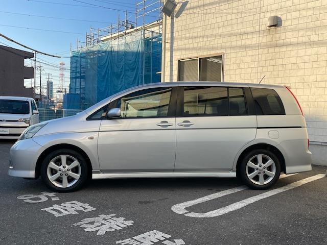 アイシス プラタナ　社外ナビ【ＤＴＶ／ＣＤ／ＤＶＤ／ＳＤ／ＳＤ　ＲＥＣ／ＢＴ】片側パワースライドドア　社外後部座席モニター　バックカメラ　ＥＴＣ　リモコンキー　スペアキー　純正フロアマット　社外グリル※純正グリル車載（6枚目）