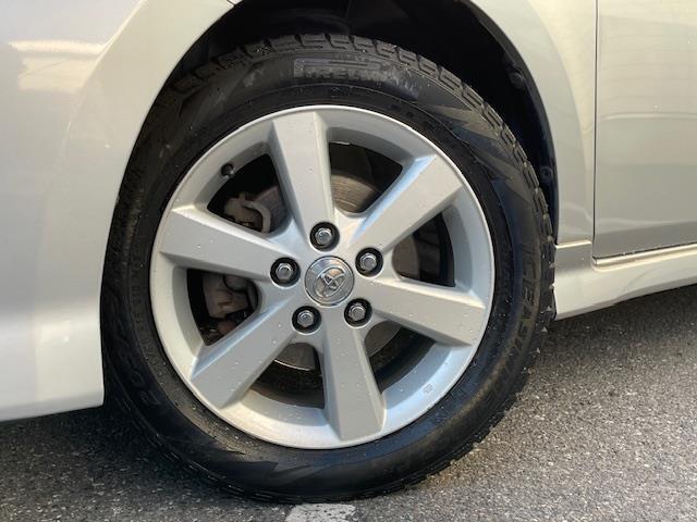 アイシス プラタナ　社外ナビ【ＤＴＶ／ＣＤ／ＤＶＤ／ＳＤ／ＳＤ　ＲＥＣ／ＢＴ】片側パワースライドドア　社外後部座席モニター　バックカメラ　ＥＴＣ　リモコンキー　スペアキー　純正フロアマット　社外グリル※純正グリル車載（8枚目）