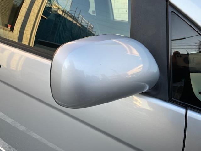 アイシス プラタナ　社外ナビ【ＤＴＶ／ＣＤ／ＤＶＤ／ＳＤ／ＳＤ　ＲＥＣ／ＢＴ】片側パワースライドドア　社外後部座席モニター　バックカメラ　ＥＴＣ　リモコンキー　スペアキー　純正フロアマット　社外グリル※純正グリル車載（11枚目）