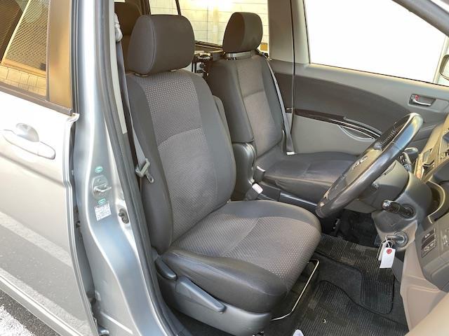 アイシス プラタナ　社外ナビ【ＤＴＶ／ＣＤ／ＤＶＤ／ＳＤ／ＳＤ　ＲＥＣ／ＢＴ】片側パワースライドドア　社外後部座席モニター　バックカメラ　ＥＴＣ　リモコンキー　スペアキー　純正フロアマット　社外グリル※純正グリル車載（17枚目）