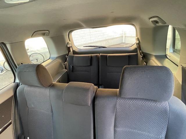 アイシス プラタナ　社外ナビ【ＤＴＶ／ＣＤ／ＤＶＤ／ＳＤ／ＳＤ　ＲＥＣ／ＢＴ】片側パワースライドドア　社外後部座席モニター　バックカメラ　ＥＴＣ　リモコンキー　スペアキー　純正フロアマット　社外グリル※純正グリル車載（19枚目）