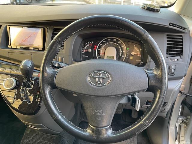 アイシス プラタナ　社外ナビ【ＤＴＶ／ＣＤ／ＤＶＤ／ＳＤ／ＳＤ　ＲＥＣ／ＢＴ】片側パワースライドドア　社外後部座席モニター　バックカメラ　ＥＴＣ　リモコンキー　スペアキー　純正フロアマット　社外グリル※純正グリル車載（21枚目）