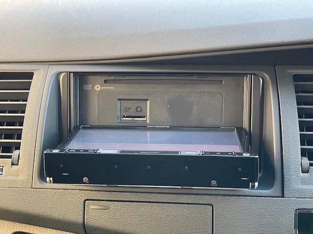 アイシス プラタナ　社外ナビ【ＤＴＶ／ＣＤ／ＤＶＤ／ＳＤ／ＳＤ　ＲＥＣ／ＢＴ】片側パワースライドドア　社外後部座席モニター　バックカメラ　ＥＴＣ　リモコンキー　スペアキー　純正フロアマット　社外グリル※純正グリル車載（29枚目）