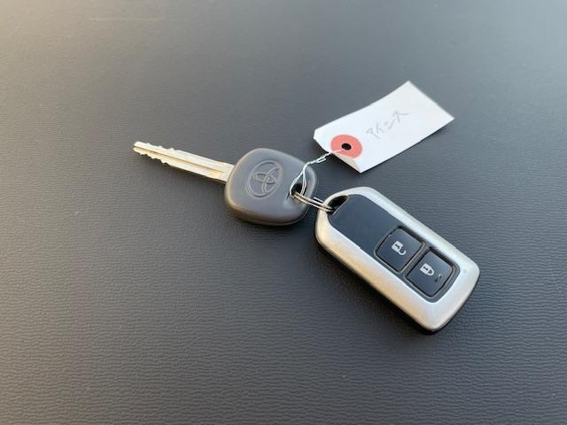 アイシス プラタナ　社外ナビ【ＤＴＶ／ＣＤ／ＤＶＤ／ＳＤ／ＳＤ　ＲＥＣ／ＢＴ】片側パワースライドドア　社外後部座席モニター　バックカメラ　ＥＴＣ　リモコンキー　スペアキー　純正フロアマット　社外グリル※純正グリル車載（32枚目）