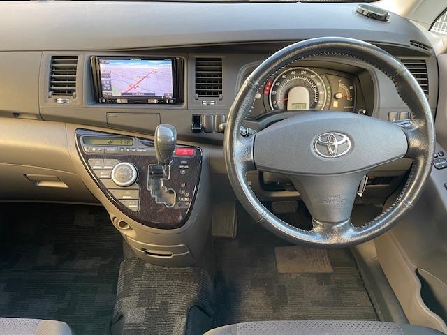 アイシス プラタナ　社外ナビ【ＤＴＶ／ＣＤ／ＤＶＤ／ＳＤ／ＳＤ　ＲＥＣ／ＢＴ】片側パワースライドドア　社外後部座席モニター　バックカメラ　ＥＴＣ　リモコンキー　スペアキー　純正フロアマット　社外グリル※純正グリル車載（37枚目）