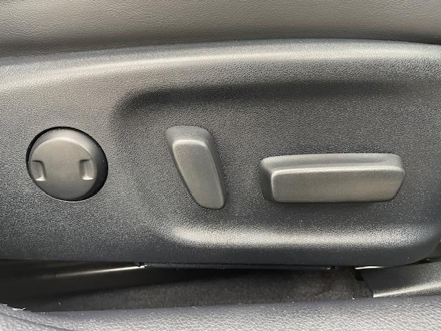 クラウンハイブリッド アスリートＳ　Ｊ－フロンティアリミテッド　フルエアロ　サンルーフ　トヨタセーフティーセンス　純正メモリナビ　ハーフレザーシート　前席パワーシート　前席シートヒーター　バックカメラ　クリアランスソナー　純正ドライブレコーダー　プッシュスタート（25枚目）