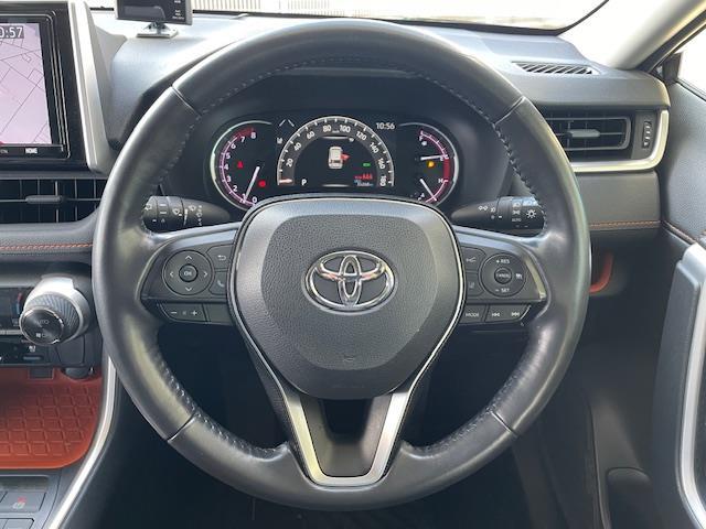 ＲＡＶ４ アドベンチャー　ワンオーナー　ＴＲＤフロントバンパーガーニッシュ　トヨタセーフティーセンス　純正ＳＤナビ　レザーシート　運転席パワーシート　前席シートヒーター　前席シートベンチレーション　ステアリングヒーター（10枚目）