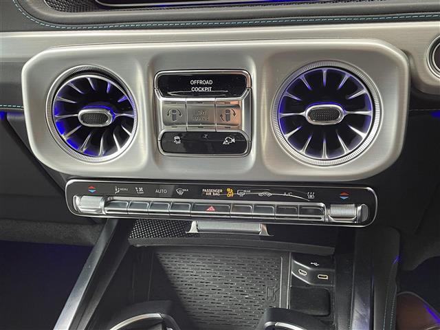 Ｇクラス Ｇ５８０　ウィズＥＱテクノロジーエディション１　ワンオーナー　サンルーフ　グレー／黒革シート　ブルメスター　カーボンインテリアパネル　　アダプティブダンピング　レーダーセーフティＰＫＧ　ワイヤレス充電　純正ナビ　全方位カメラ　ＡＭＧ２０ＡＷ　ＬＥＤ（8枚目）