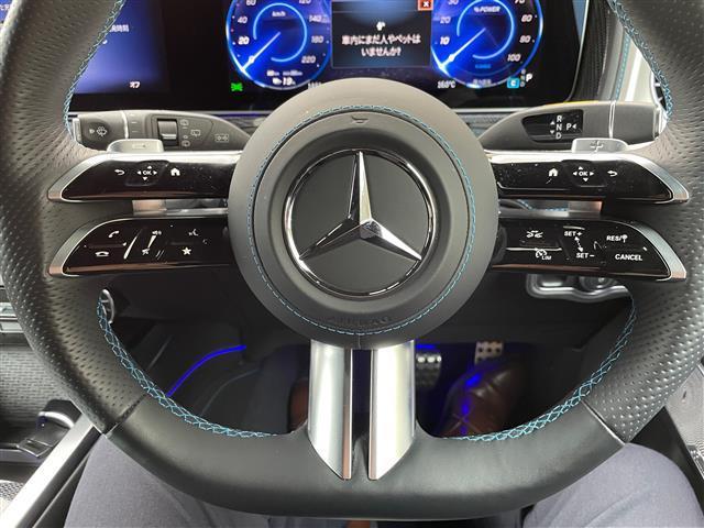 Ｇクラス Ｇ５８０　ウィズＥＱテクノロジーエディション１　ワンオーナー　サンルーフ　グレー／黒革シート　ブルメスター　カーボンインテリアパネル　　アダプティブダンピング　レーダーセーフティＰＫＧ　ワイヤレス充電　純正ナビ　全方位カメラ　ＡＭＧ２０ＡＷ　ＬＥＤ（11枚目）