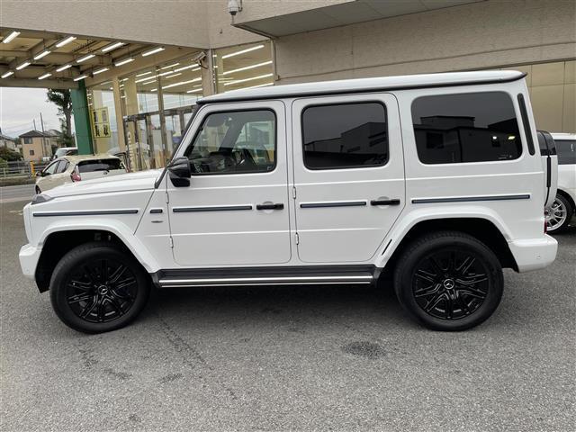 Ｇクラス Ｇ５８０　ウィズＥＱテクノロジーエディション１　ワンオーナー　サンルーフ　グレー／黒革シート　ブルメスター　カーボンインテリアパネル　　アダプティブダンピング　レーダーセーフティＰＫＧ　ワイヤレス充電　純正ナビ　全方位カメラ　ＡＭＧ２０ＡＷ　ＬＥＤ（19枚目）