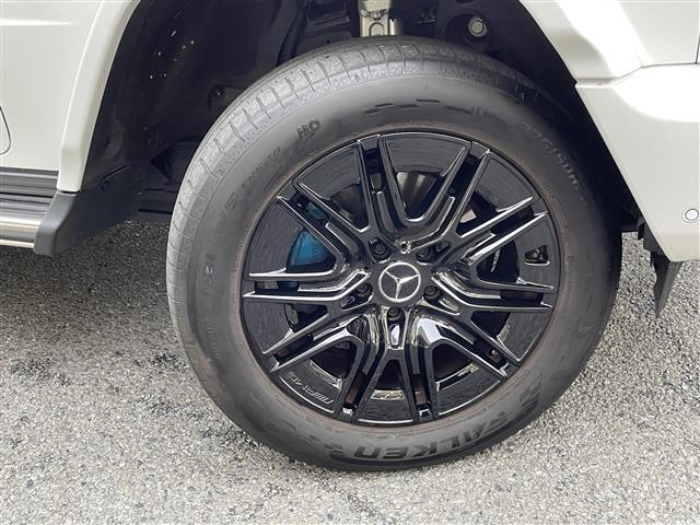 Ｇクラス Ｇ５８０　ウィズＥＱテクノロジーエディション１　ワンオーナー　サンルーフ　グレー／黒革シート　ブルメスター　カーボンインテリアパネル　　アダプティブダンピング　レーダーセーフティＰＫＧ　ワイヤレス充電　純正ナビ　全方位カメラ　ＡＭＧ２０ＡＷ　ＬＥＤ（21枚目）