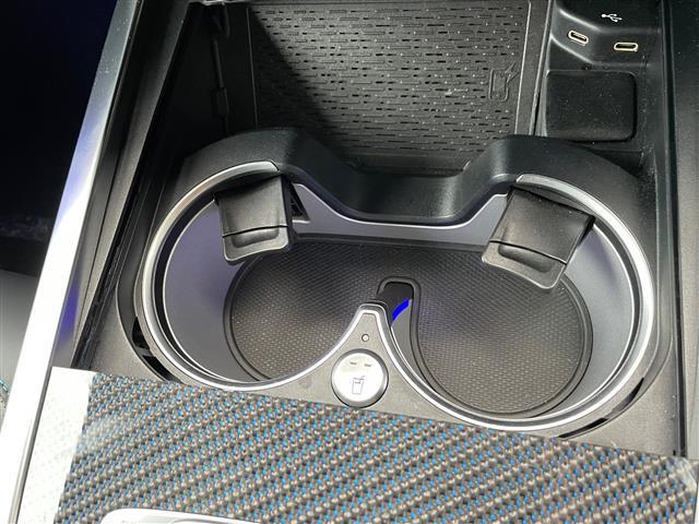 Ｇクラス Ｇ５８０　ウィズＥＱテクノロジーエディション１　ワンオーナー　サンルーフ　グレー／黒革シート　ブルメスター　カーボンインテリアパネル　　アダプティブダンピング　レーダーセーフティＰＫＧ　ワイヤレス充電　純正ナビ　全方位カメラ　ＡＭＧ２０ＡＷ　ＬＥＤ（26枚目）