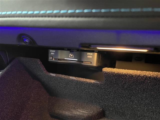 Ｇクラス Ｇ５８０　ウィズＥＱテクノロジーエディション１　ワンオーナー　サンルーフ　グレー／黒革シート　ブルメスター　カーボンインテリアパネル　　アダプティブダンピング　レーダーセーフティＰＫＧ　ワイヤレス充電　純正ナビ　全方位カメラ　ＡＭＧ２０ＡＷ　ＬＥＤ（27枚目）