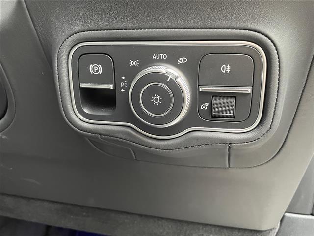 Ｇクラス Ｇ５８０　ウィズＥＱテクノロジーエディション１　ワンオーナー　サンルーフ　グレー／黒革シート　ブルメスター　カーボンインテリアパネル　　アダプティブダンピング　レーダーセーフティＰＫＧ　ワイヤレス充電　純正ナビ　全方位カメラ　ＡＭＧ２０ＡＷ　ＬＥＤ（28枚目）