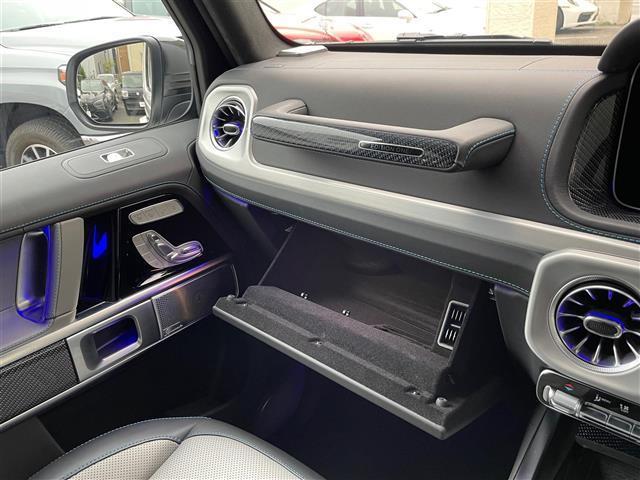 Ｇクラス Ｇ５８０　ウィズＥＱテクノロジーエディション１　ワンオーナー　サンルーフ　グレー／黒革シート　ブルメスター　カーボンインテリアパネル　　アダプティブダンピング　レーダーセーフティＰＫＧ　ワイヤレス充電　純正ナビ　全方位カメラ　ＡＭＧ２０ＡＷ　ＬＥＤ（31枚目）