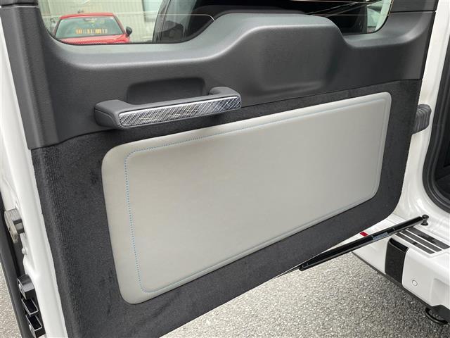 Ｇクラス Ｇ５８０　ウィズＥＱテクノロジーエディション１　ワンオーナー　サンルーフ　グレー／黒革シート　ブルメスター　カーボンインテリアパネル　　アダプティブダンピング　レーダーセーフティＰＫＧ　ワイヤレス充電　純正ナビ　全方位カメラ　ＡＭＧ２０ＡＷ　ＬＥＤ（39枚目）